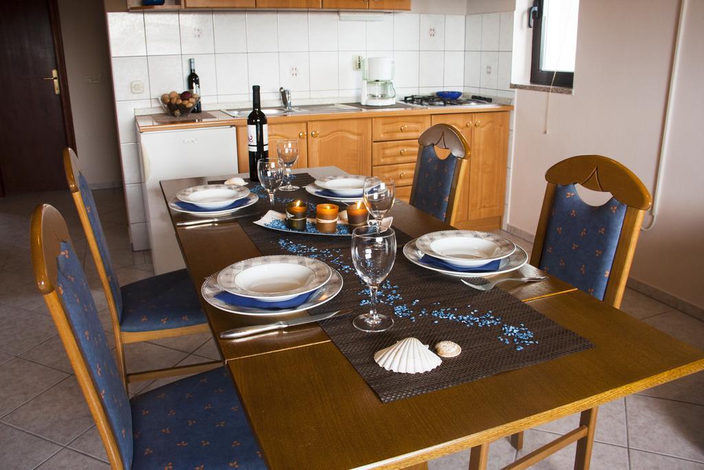Korsa Apartment Sveti Lovreč Pazenatički Eksteriør billede
