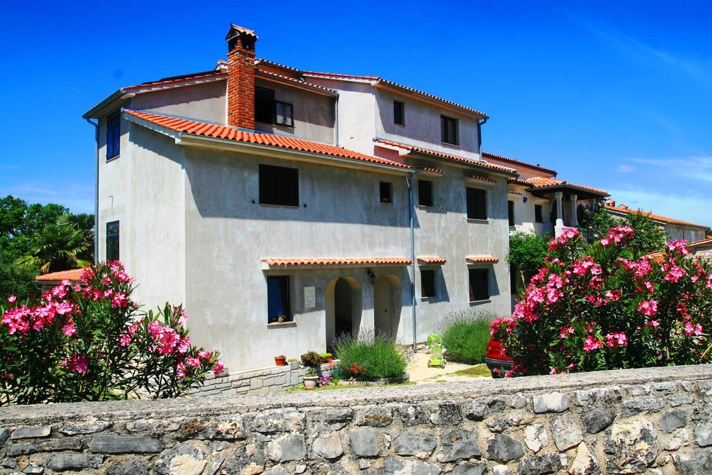 Korsa Apartment Sveti Lovreč Pazenatički Eksteriør billede